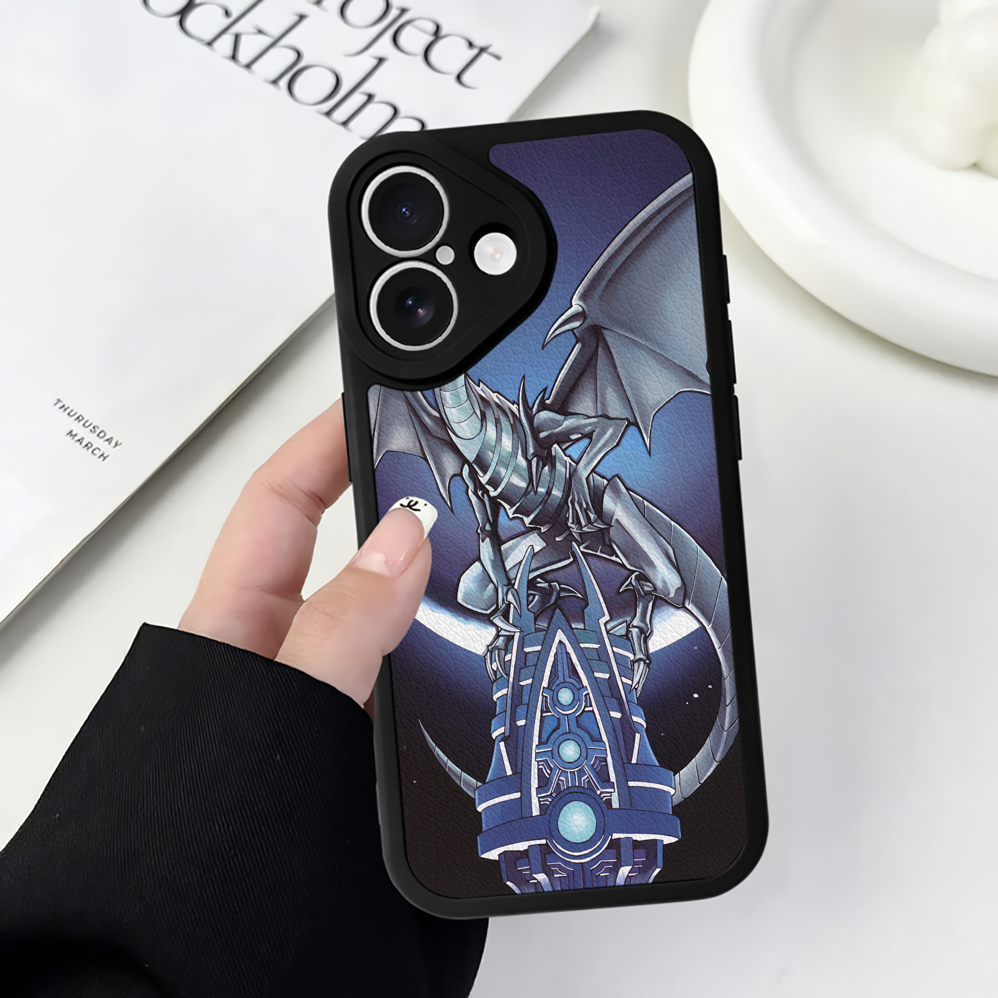 （画像用） 遊☆戯☆王 Yu-Gi-Oh! 【iPhone 16シリーズ対応】シリコンスマホケース（レザー調） 材質：シリコン